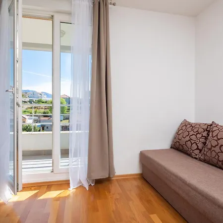 Oasis Apartment Split